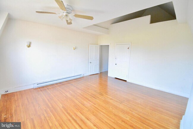 Building Photo - 433 Hansberry St