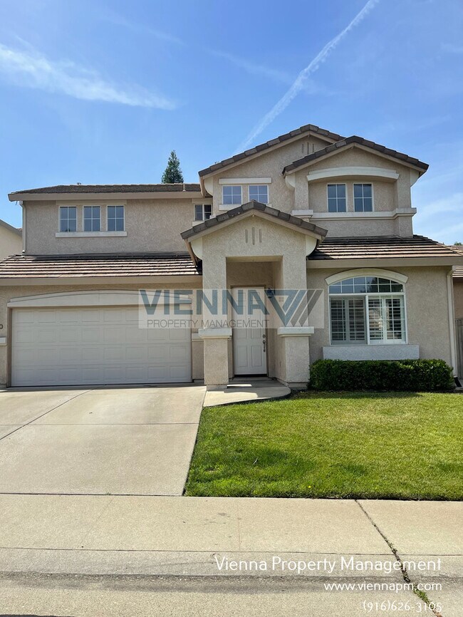 Building Photo - Spacious 3 Bedroom Home in Great Location