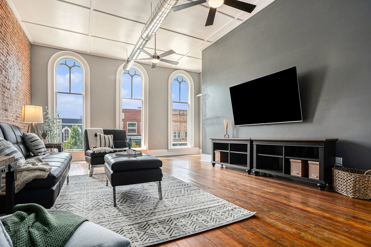 Foto principal - 109 E Michigan Ave