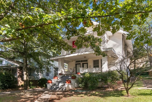 Interior Photo - Laurelton Oaks