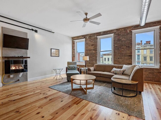 Building Photo - 111 W Elder St