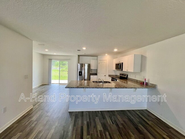 Building Photo - 166 Maple Dr