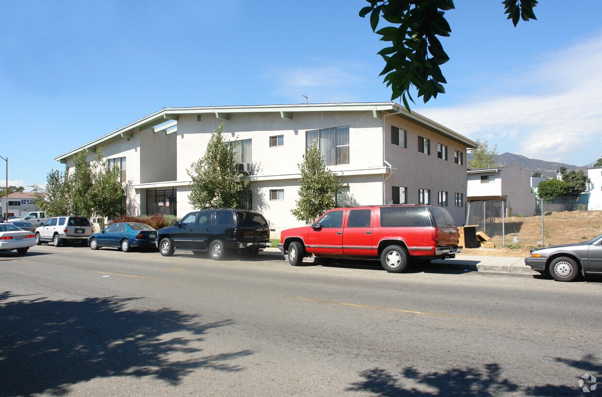 Primary Photo - 1005 E Doran St
