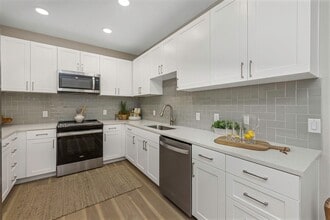 Interior Photo - Everest Largo Apartments