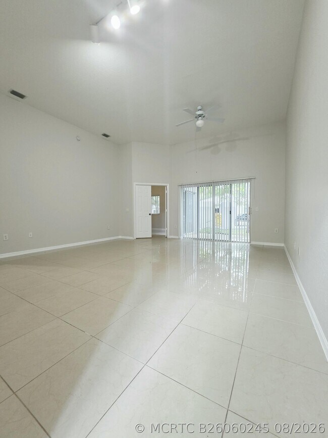 Foto del edificio - 260 Crestwood Cir