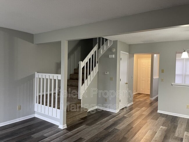 Building Photo - 5440 Evard Rd