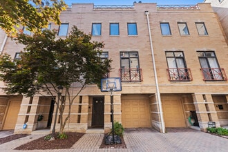 Building Photo - 1350 W Byron St