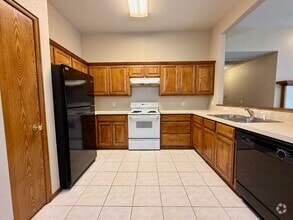 Building Photo - 2711 Belknap Ave