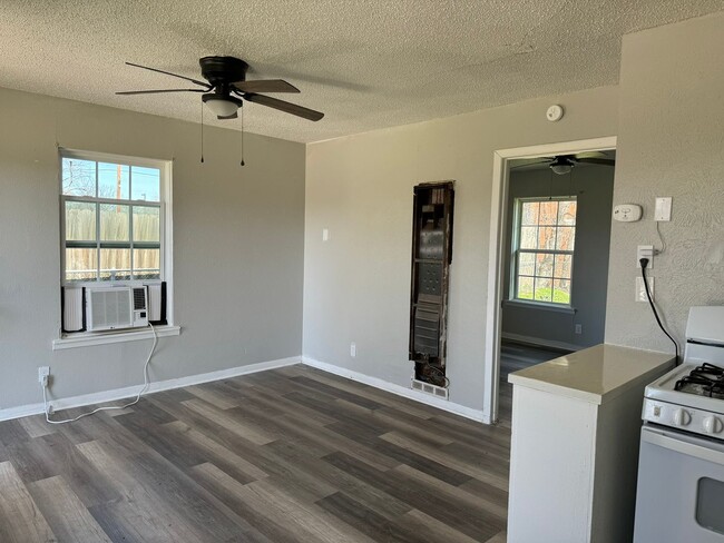 Building Photo - 1900 N 4th St