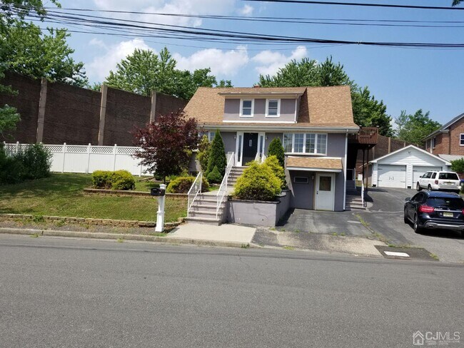 Building Photo - 74 Glencourt Ave