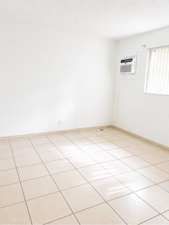 Foto del edificio - 4209 S Olive Ave