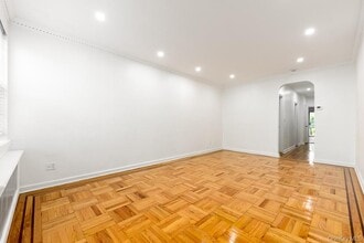 Building Photo - 545 E 93rd St