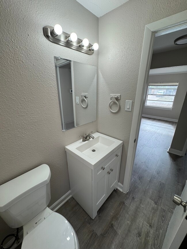 Building Photo - 4226 N Sandalwood Cir