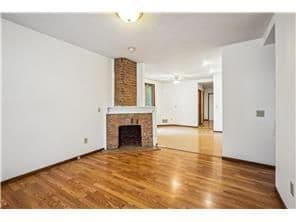 Building Photo - 1402 Thomas Ave W