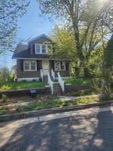 Building Photo - 125 Ryon Ave