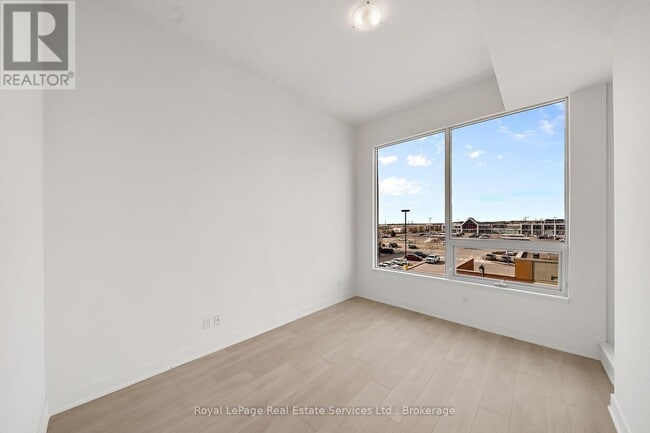 Photo du bâtiment - 2481 Taunton Rd