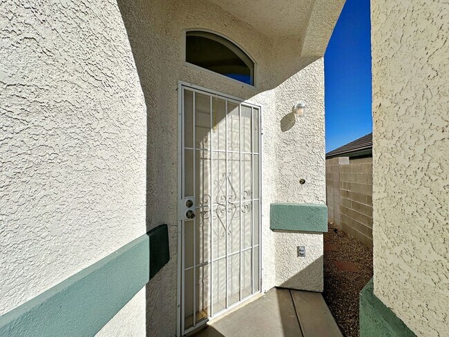Foto del edificio - 4 BEDROOM WITH LOFT IN CUL DE SAC IN LONE ...