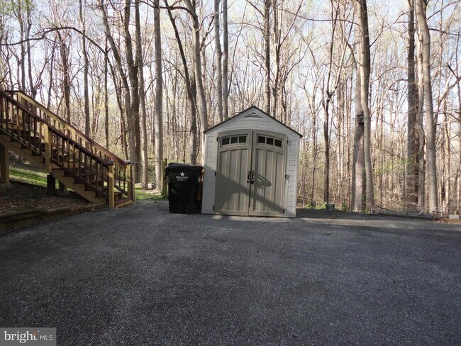 Building Photo - 814 Rustic Ln