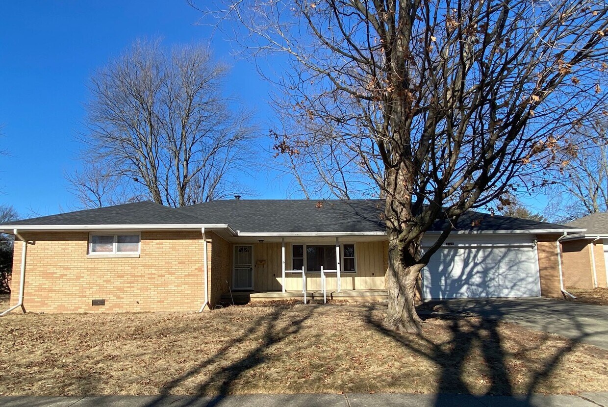 Primary Photo - Charming 3 Bedroom Ranch available now!