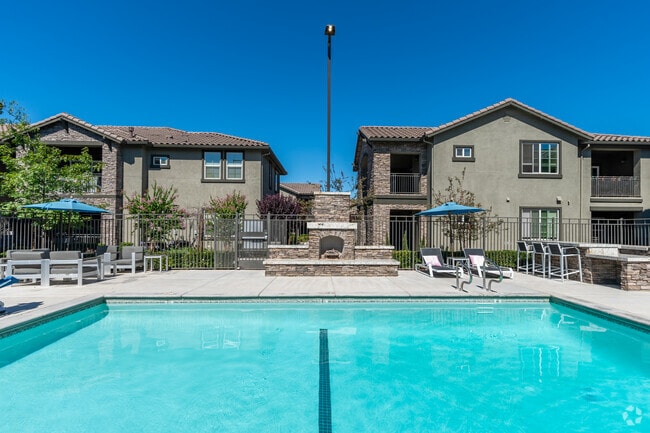 Pool - Luxe Ripon Apartments