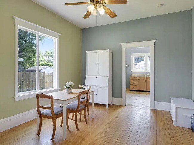 Comedor - 3935 Hubbard Ave N