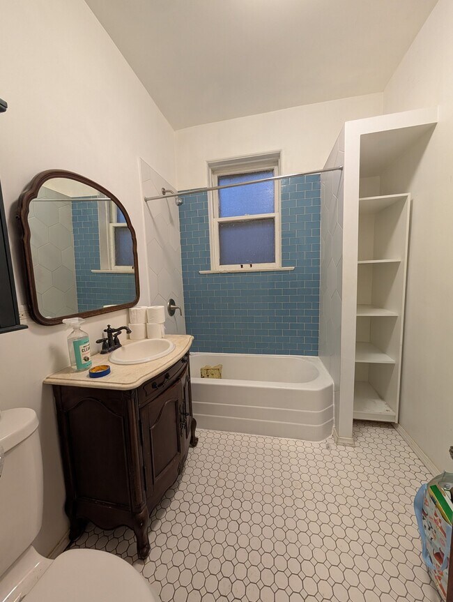 Building Photo - 2505 S Harding Ave