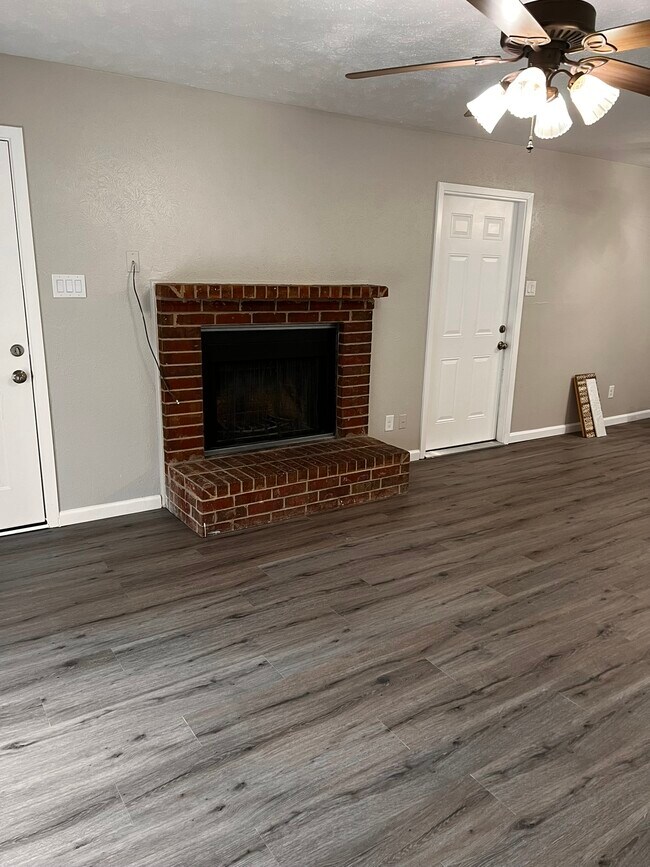 Living Room - 535 Bluebird Ln