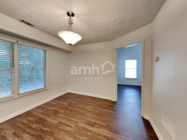 Foto del edificio - 265 Thornbush Lane