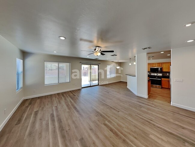 Foto del edificio - 711 W Flaming Arrow Dr