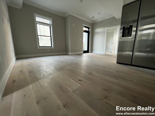 Building Photo - 157 Everett St