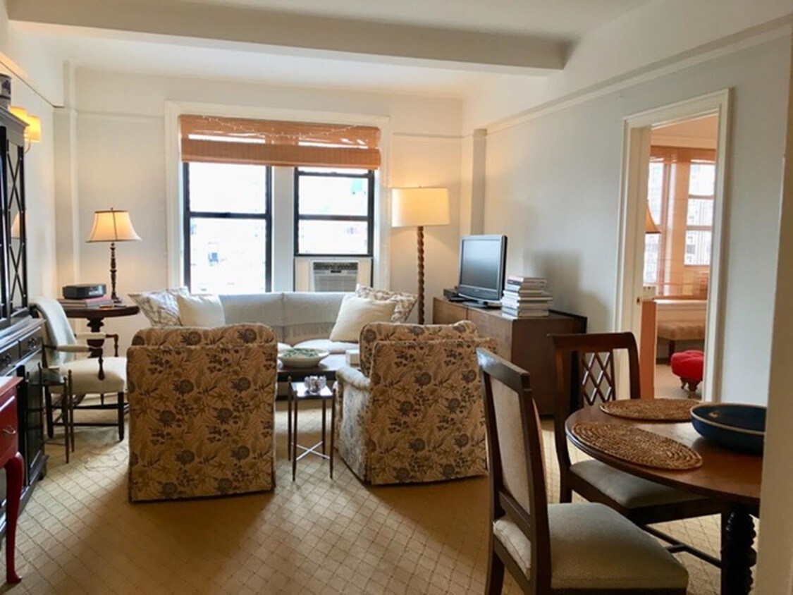 Primary Photo - 242 East 72nd Street