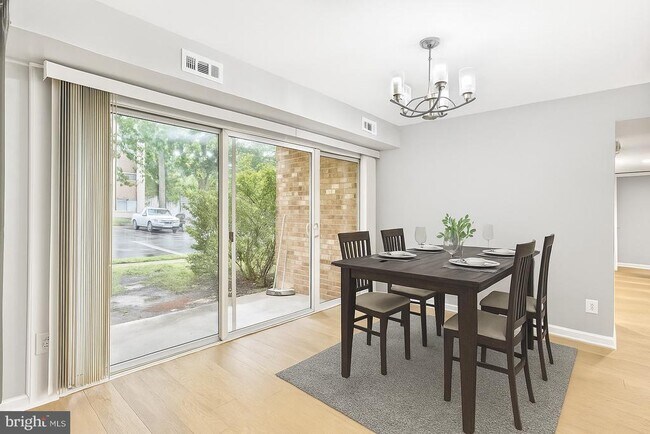 Foto del edificio - 8001 Chanute Pl