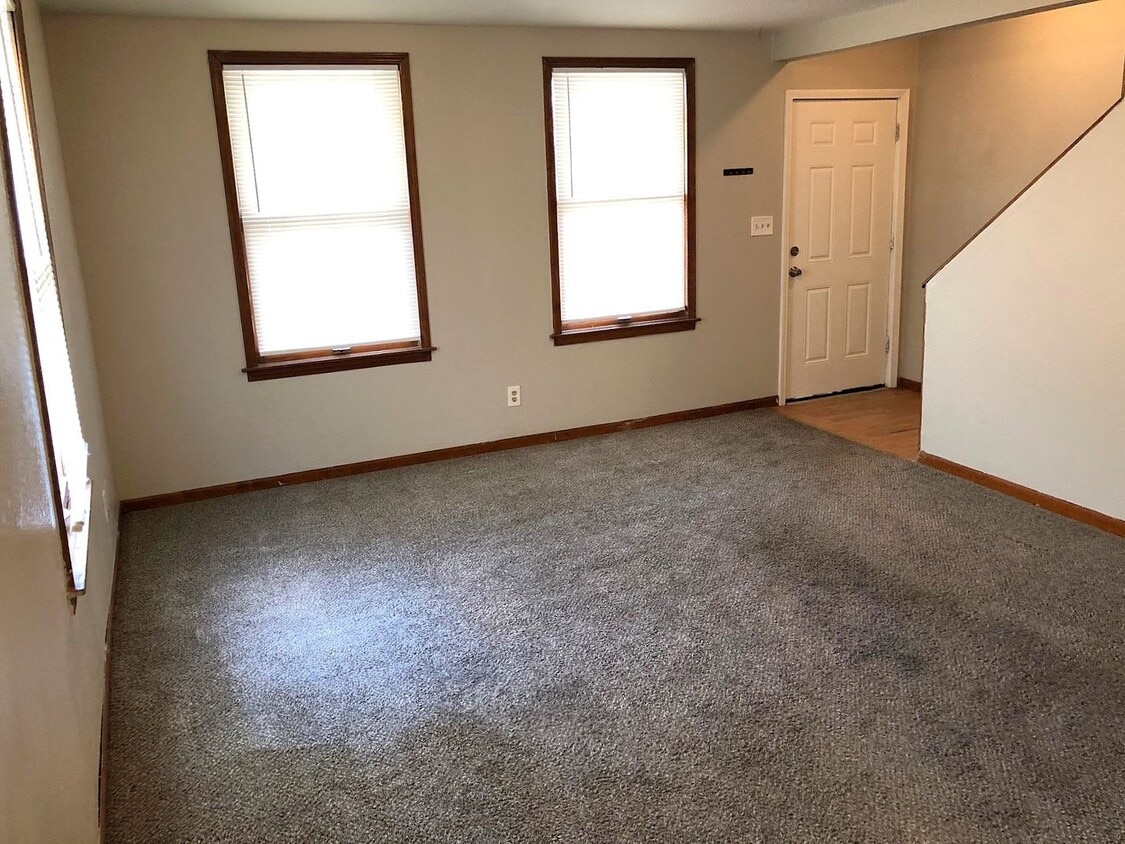 Primary Photo - 3 Bed, 2 Full Bath House, MOVE-IN READY!!