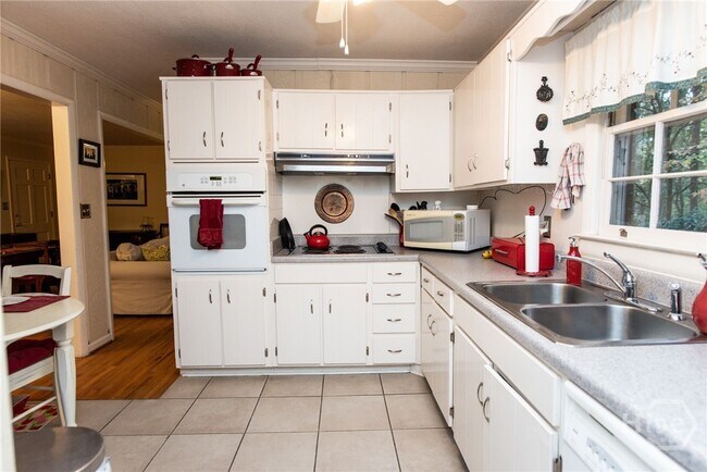 Foto del edificio - 270 Segrest Cir