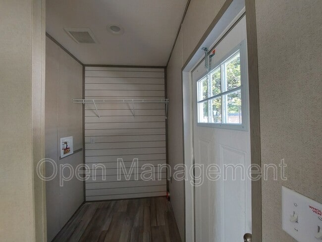 Building Photo - 7534 US-60