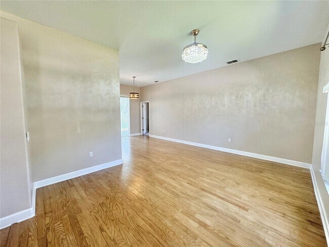 Foto del edificio - 417 Ruby Lake Pl
