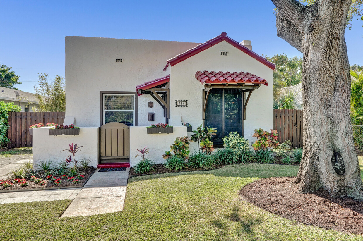 Foto principal - 234 NE 10th St