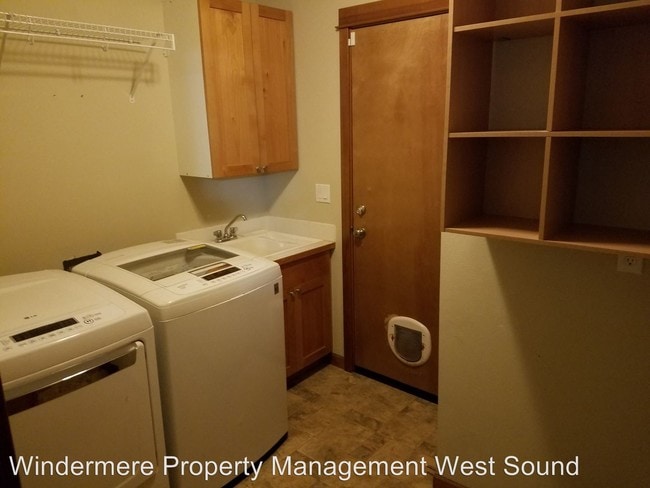 Building Photo - 16532 Lemolo Shore Dr NE