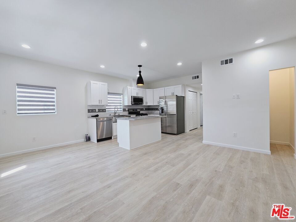 Foto principal - 2826 3/4-2824 Leeward Ave