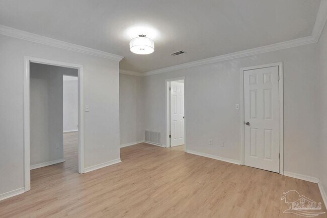 Foto del edificio - 10601 Silver Creek Dr