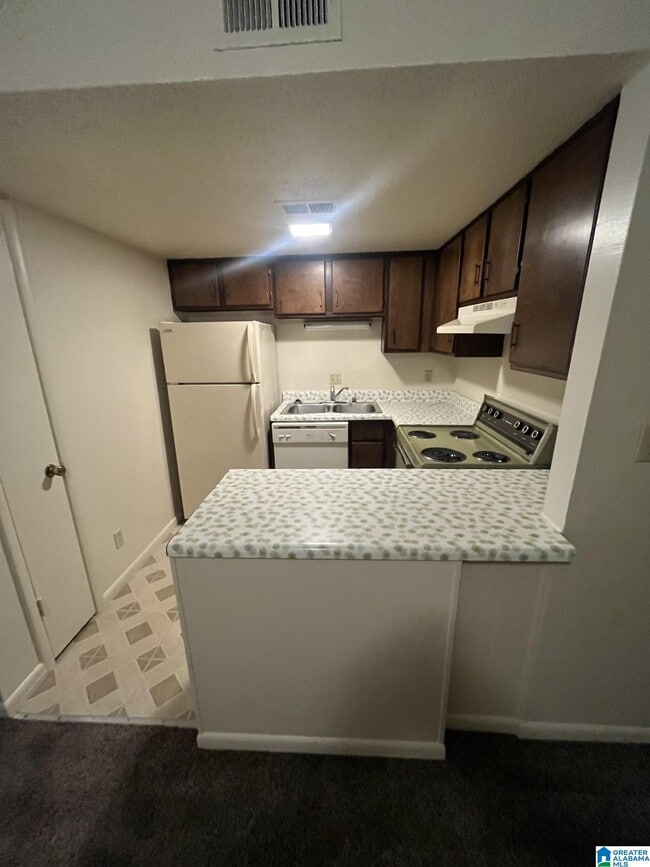 Building Photo - 2325 10th Ct S