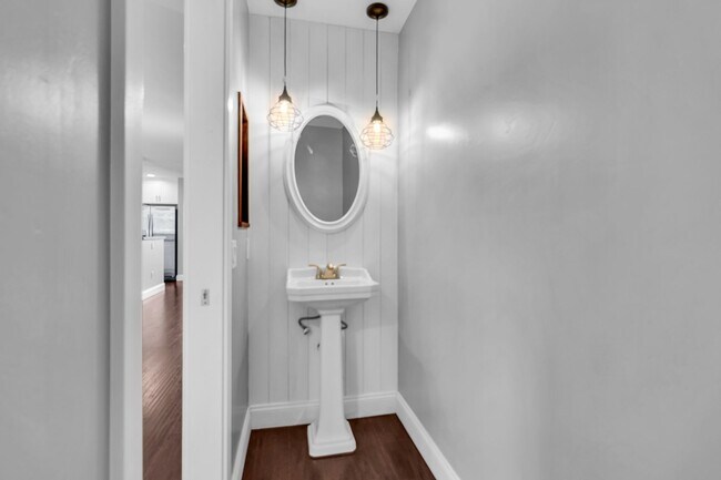 Building Photo - Two Bedroom Townhome