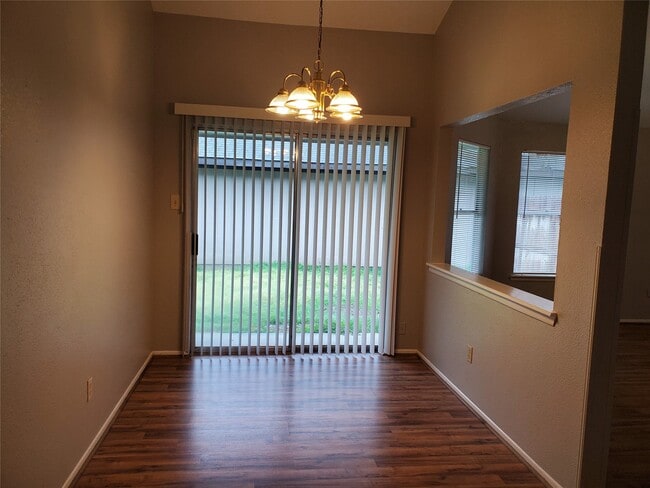 Building Photo - 3130 Forestbrook Dr