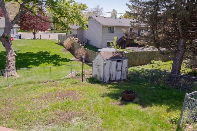 Foto del edificio - Spacious 2BR Twin Home with In-Unit Laundry