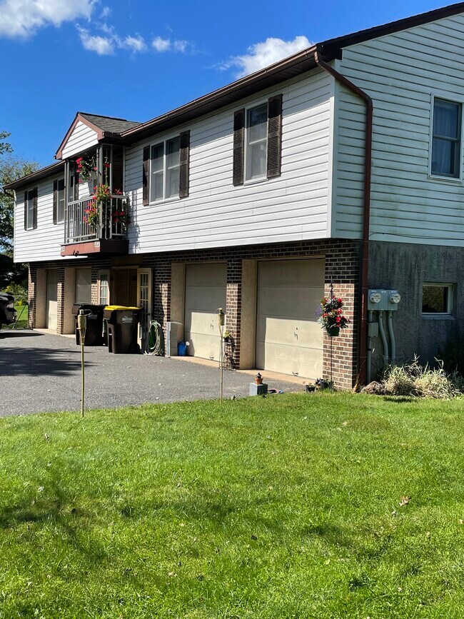 Building Photo - 2632 Steinsburg Rd
