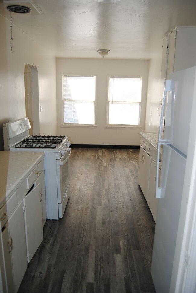 Building Photo - *Price Reduced* Two weeks of free rent during your third month of tenancy.