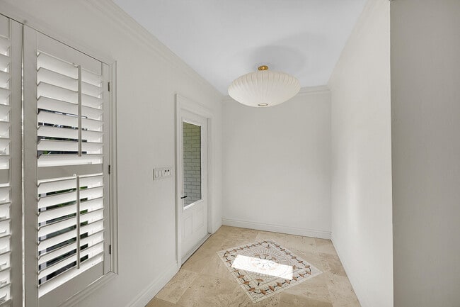 Building Photo - 783 Cordova Dr