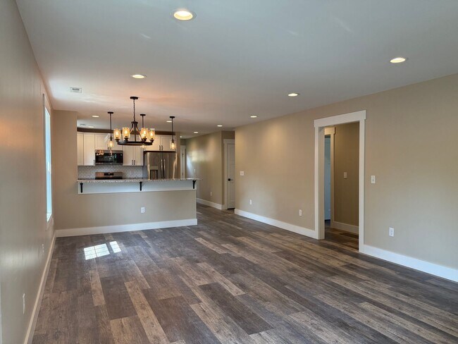 Foto del edificio - Newer One-Level Home Near Downtown Black Mountain