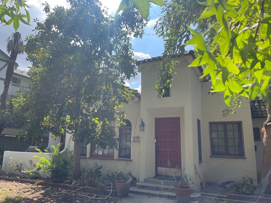 Foto principal - 4448-4450 Avocado St