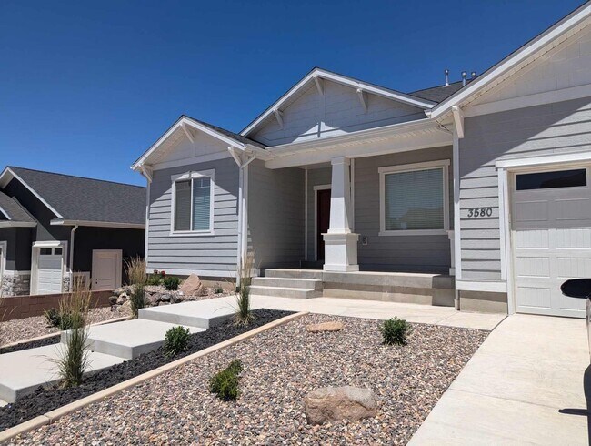 Building Photo - Old Sorrel House Available Now!